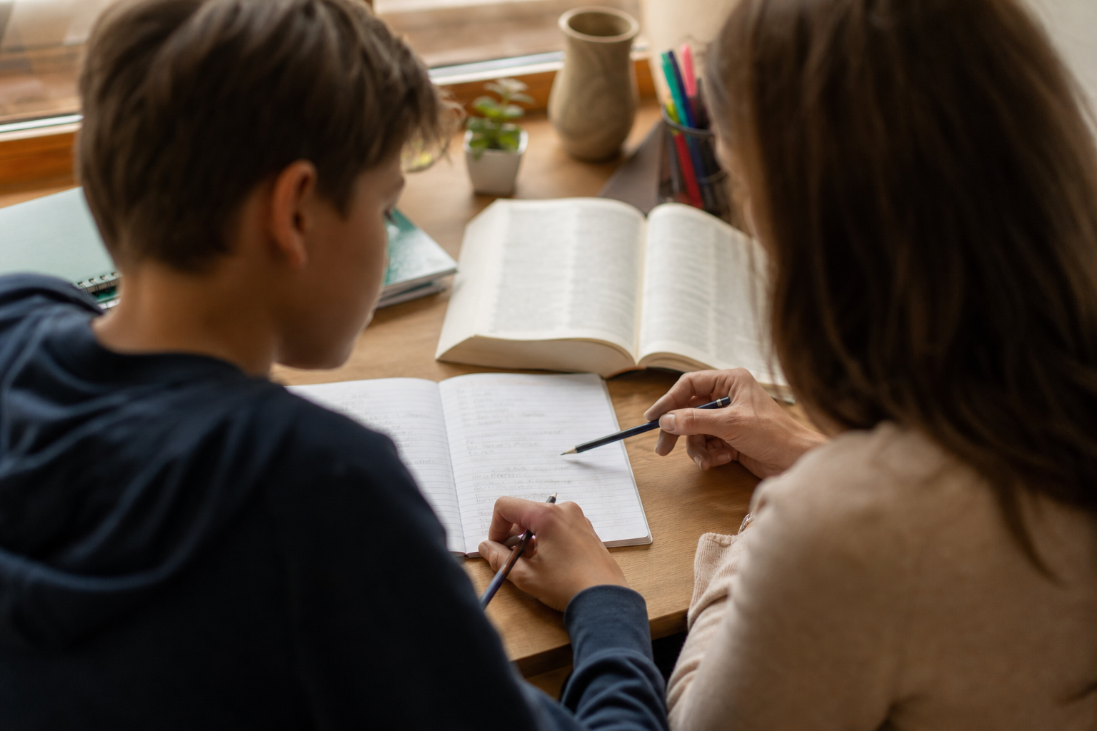 Pourquoi écrit-on « en tant que » et non « en temps que » ?